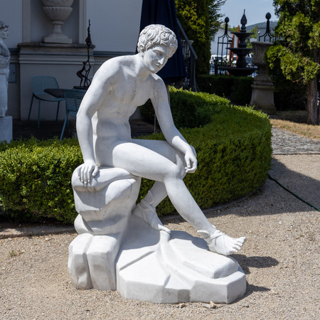 Marmorskulptur ‚Ruhender Hermes‘ des Lysippos, 21. Jahrhundert