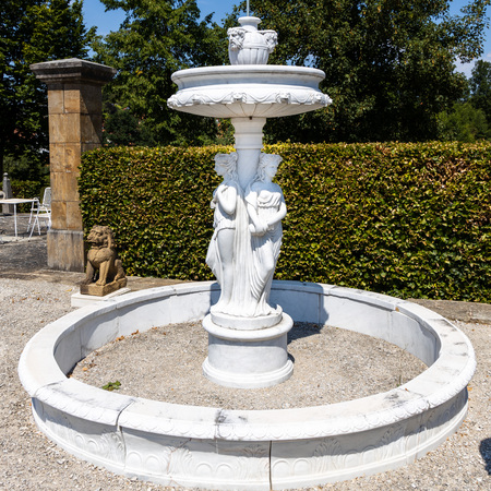 Drei Grazien Etagenbrunnen