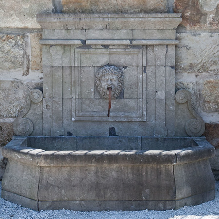 Wandbrunnen mit Mascaron, 21. Jahrhundert