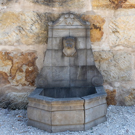 Wandbrunnen mit Löwenkopf, 21. Jahrhundert