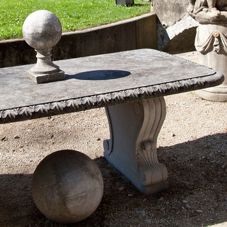 Gartentisch im Klassizistischen Stil