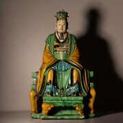 Daoistische Gottheit aus Keramik, Ming-Periode