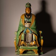 Daoistische Gottheit aus Keramik, Ming-Periode
