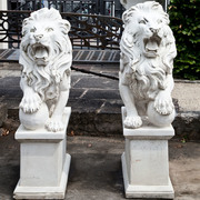 Marmor Löwenpaar, 21. Jahrhundert