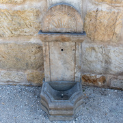Wandbrunnen im Renaissancestil, 21. Jahrhundert